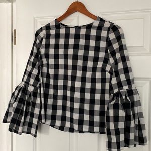 Like new! Buffalo plaid puff sleeve top 🖤🤍